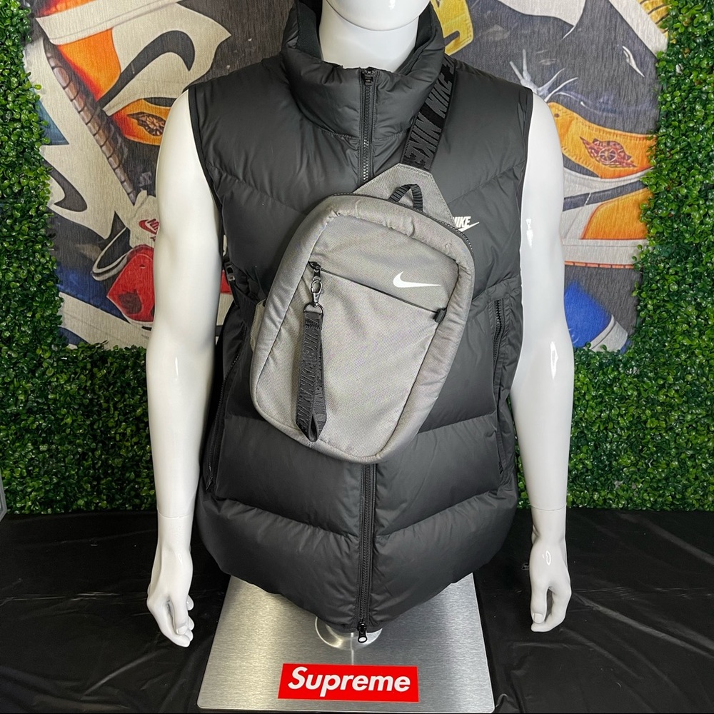 NIKE CROSSBODY BAG.